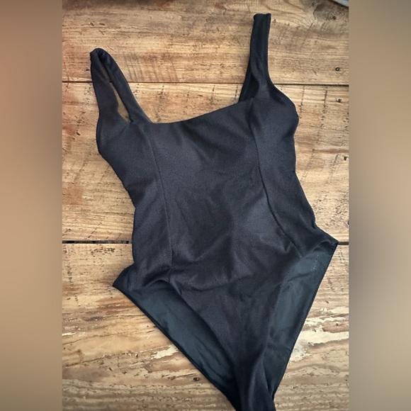 ๐ Revolve X Anthropologie X L*SPACE BALBOA ONE PIECE IN BLACK - Picture 4 of 15